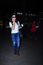 Parineeti Chopra snapped at airport on 19th March 2016